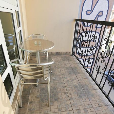 Accommodation Elegance Ni Exterior foto