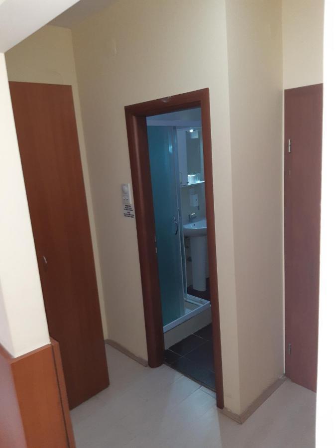Accommodation Elegance Ni Exterior foto