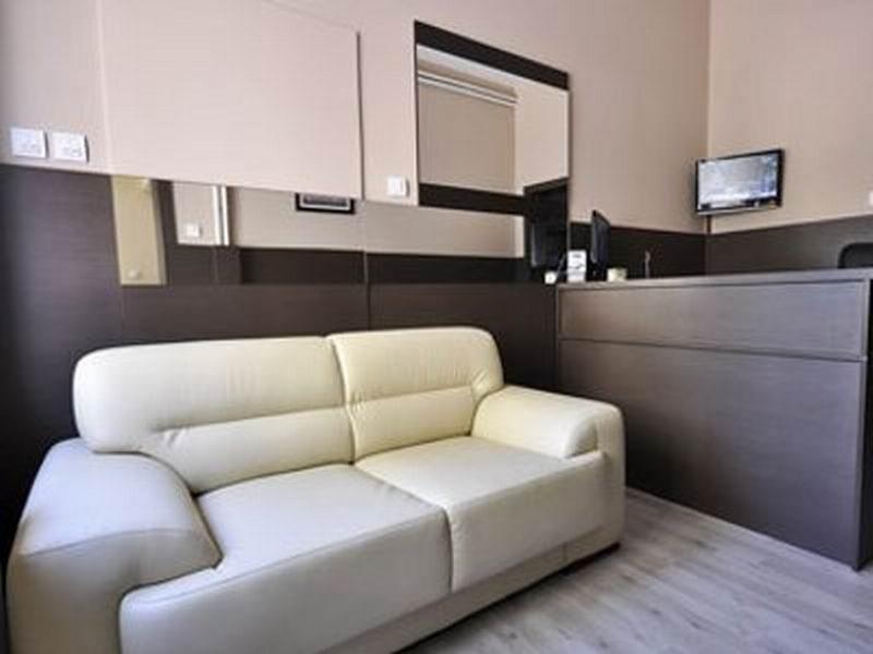 Accommodation Elegance Ni Exterior foto
