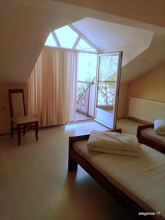 Accommodation Elegance Ni Exterior foto