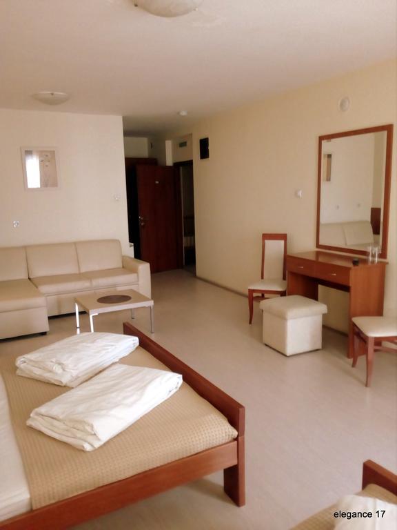 Accommodation Elegance Ni Exterior foto