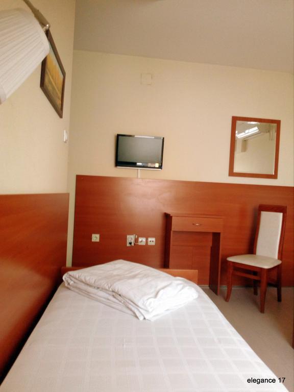 Accommodation Elegance Ni Exterior foto