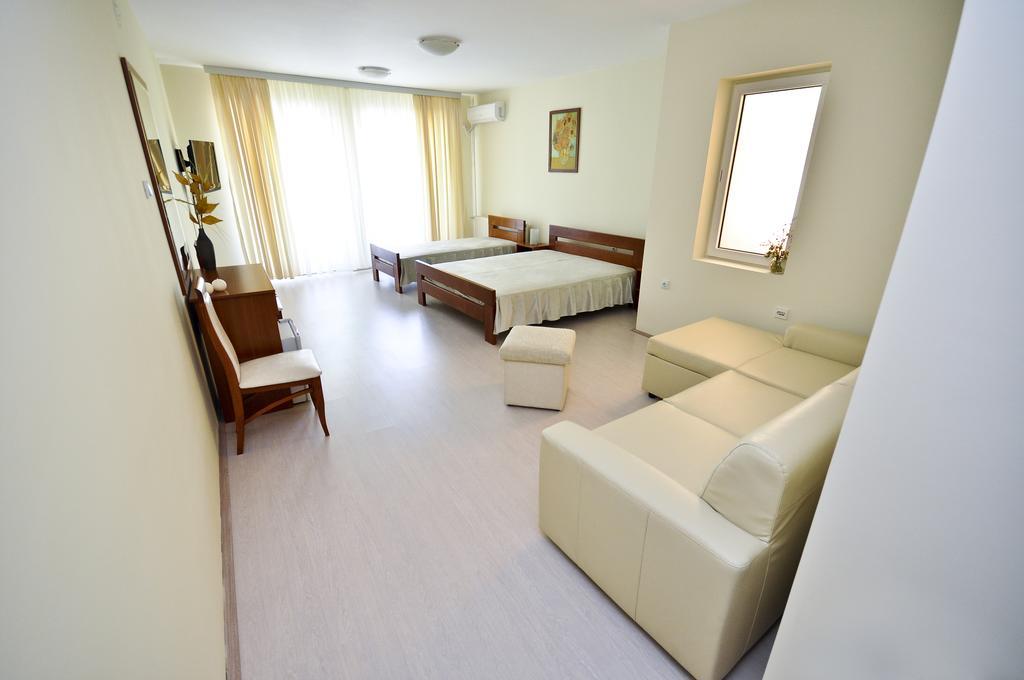Accommodation Elegance Ni Exterior foto