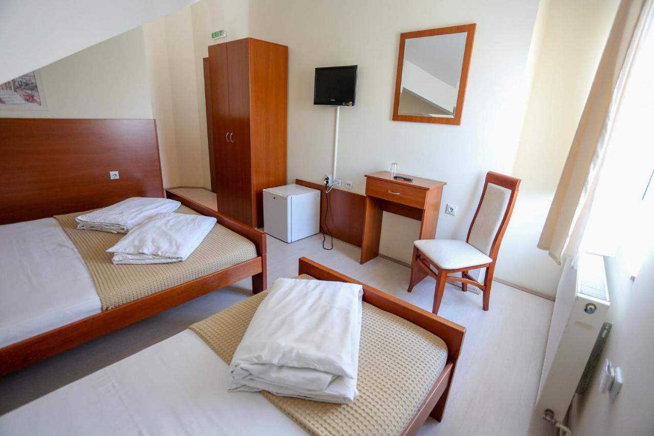 Accommodation Elegance Ni Exterior foto