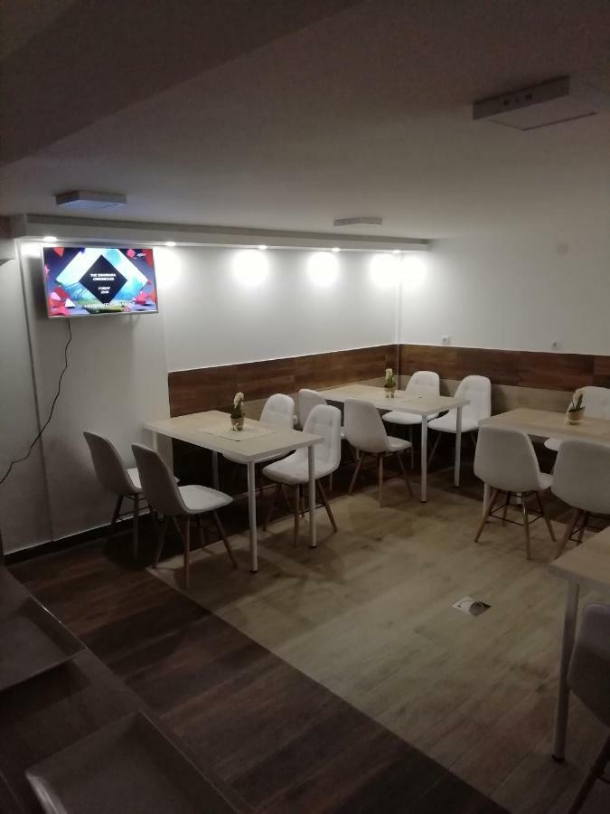 Accommodation Elegance Ni Exterior foto