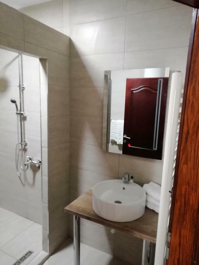 Accommodation Elegance Ni Exterior foto