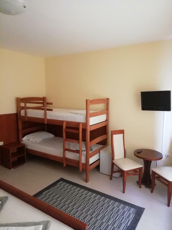 Accommodation Elegance Ni Exterior foto